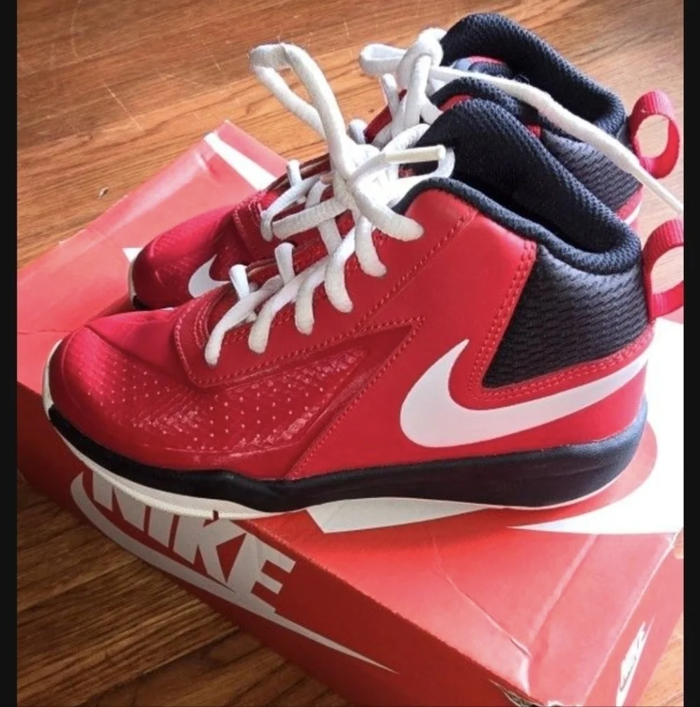 Nike Team Hustle Little Kids Red Sneakers Sz. 12.5